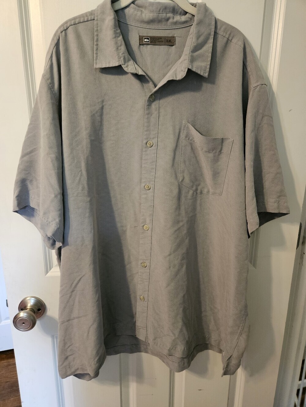 Rei Short-Sleeve Button-Up Shirt in Light Gray
